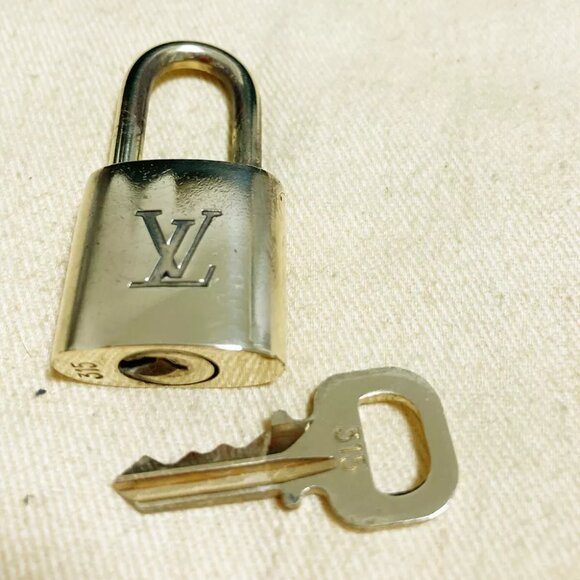 LOUIS VUITTON LV 10 SET PADLOCK KEY BAG CHARM CADENA GOLD PLATED FRANCE 35PDA120 - Picture 3 of 7